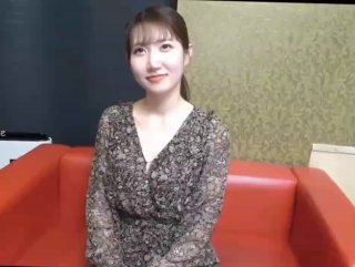 奶子很漂亮的短发气质美女主播剧情演绎勾引上门安装宽带的电信小哥SM啪啪